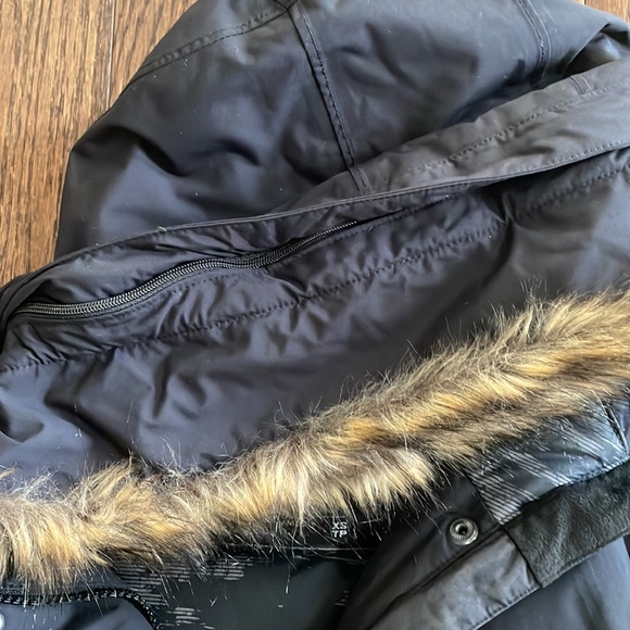 The North Face XS Women’s hooded parka with belt - Picture 10 of 12